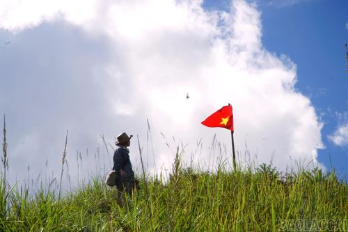 Một không gian yêu nước đặc biệt - dù khó khăn giới trẻ Lào Cai vẫn tự hào check in.