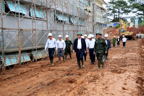 Chủ tịch HĐND tỉnh Lưu Văn Trung kiểm tra cơ sở vật chất trường lớp khu vực Tây Lâm Đồng
