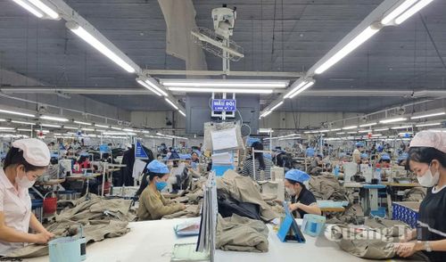 Doanh nghiệp phát triển tạo việc làm ổn định cho lao động địa phương - Ảnh: M.L