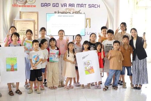  Trẻ em tham gia buổi học kỹ năng giao tiếp và làm việc nhóm ở Không gian Sách Huế. Ảnh: NVCC