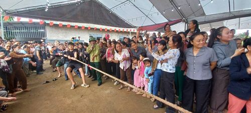 Người dân hào hứng tham gia các trò chơi dân gian tại lễ hội. Ảnh: Đài Truyền Thanh