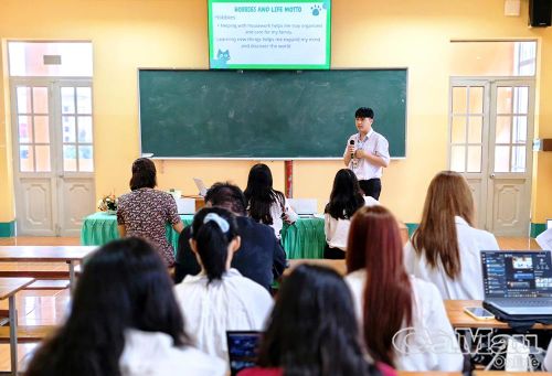 Sinh viên ngành Ngôn ngữ Anh, Phân hiệu Trường Đại học Bình Dương tại Cà Mau trong giờ học tập.