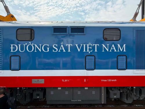 Tập đoàn Đường sắt tiếp nhận lô đầu máy diesel thế hệ mới đầu tiên. (Ảnh: Đường sắt Việt Nam)