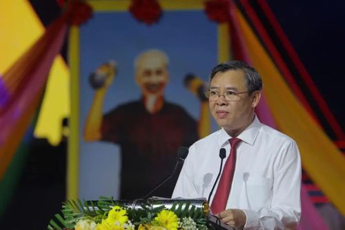 Ông Trương Cảnh Tuyên, Chủ tịch UBND TP Cần Thơ phát biểu khai mạc chương trình - Ảnh: Văn Vĩnh