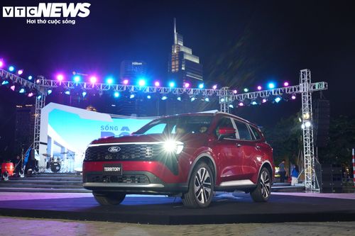 Thiết kế tổng thể phần đầu xe Ford Territory Platinum.