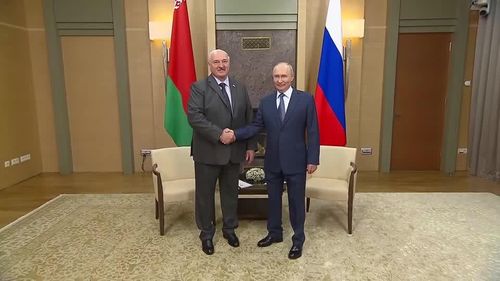 Tổng thống Nga Vladimir Putin và Tổng thống Belarus Alexander Lukashenko tại dinh thự Novo-Ogaryovo, Nga ngày 29-8. Ảnh: Reuters