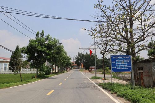 Tuyến đường nối từ Quốc lộ 32 vào đền Hát Môn dài hơn 7km được hoàn thành. Ảnh: Nguyễn Mai