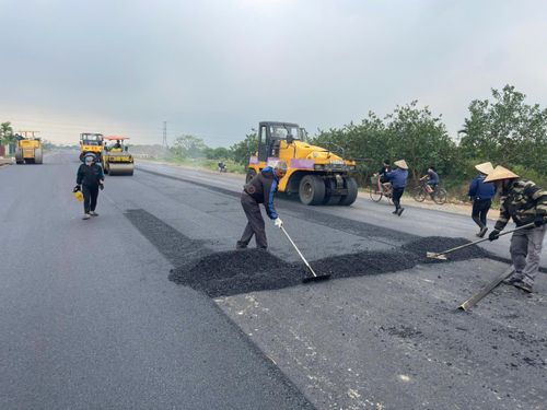 Nguồn thu từ đấu giá quyền sử dụng đất được xã Hát môn đưa vào cân đối để thực hiện đầu tư công, trong đó có nhiều các công trình giao thông. Ảnh: HM