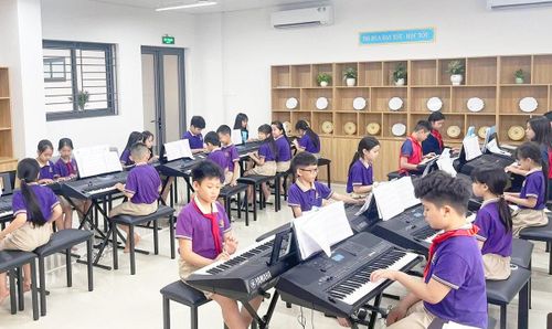 Thiết bị hiện đại tại phòng năng khiếu của Trường Tiểu học Hoàng Mai (phường Hoàng Mai).