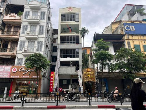 Địa chỉ 71 Tôn Đức Thắng đang được cải tạo thành điểm Trường Mầm non Văn Hương. Ảnh: Hiệp Hoa
