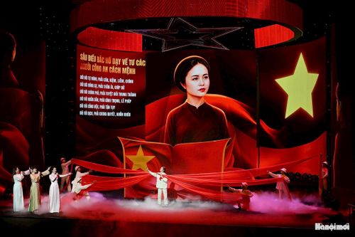 Chủ đề “Ánh sao độc lập - Khát vọng Việt Nam hùng cường” là sự kết nối giữa giá trị thiêng liêng, bất diệt của độc lập, tự do với khát vọng phát triển phồn vinh, văn minh, hạnh phúc của dân tộc Việt Nam trong kỷ nguyên mới.