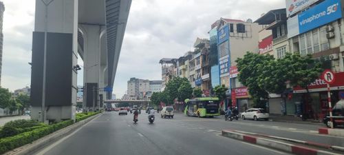 Nút giao ngã tư Trường Chinh - Giải Phóng, các phương tiện di chuyển dễ dàng, thuận tiện. Ảnh: Nam Anh. 