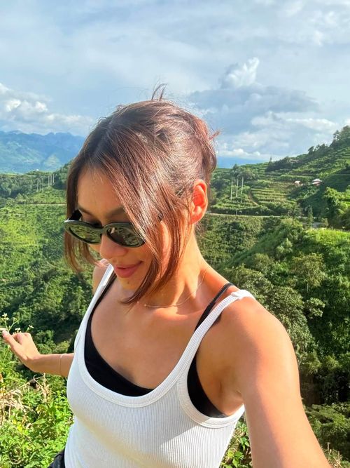 Á hậu đăng tải những hình ảnh đẹp trên trang cá nhân sau chuyến đi Hà Giang. Thảo Nhi nói những ngày qua tại Hà Giang là chuyến đi chữa lành và tuyệt vời nhất mà cô từng trải qua. Cô cho biết: "Mấy ngày tạm rời xa cuộc sống thường ngày, không điện thoại, không deadline, chỉ có núi rừng và thiên nhiên xung quanh làm tôi nhận ra một lần nữa là cuộc sống thật sự đẹp như thế nào. Và mình nhỏ bé đến thế nào giữa thế giới rộng lớn này".