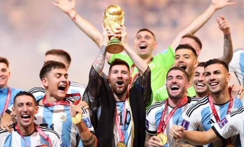  Messi cùng tuyển Argentina đã chơi ba trận chung kết World Cup và một lần lên đỉnh thế giới. 