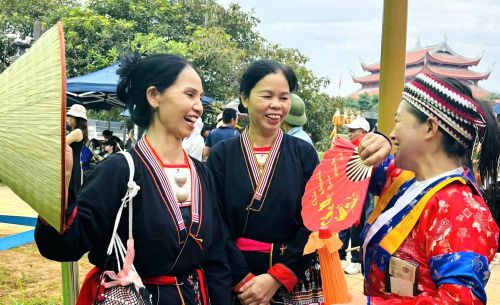 Chợ phiên là nơi gặp gỡ, giao lưu của đồng bào các dân tộc trong dịp lễ Quốc khánh 2.9