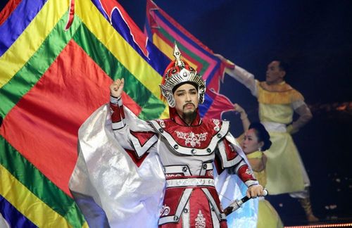 NS Nguyễn Minh Trường - Chuông vàng 2014 trong lớp diễn vai Lý Thường Kiệt