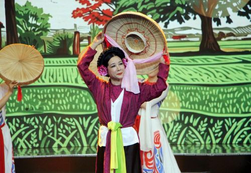 NSƯT Thanh Thanh Hiền trong ca cảnh "Áo tứ thân"