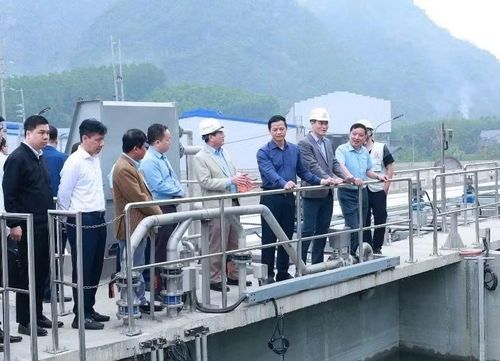 Lãnh đạo tỉnh Thái Nguyên kiểm tra tình hình phát triển khu, cụm công nghiệp tại phía bắc tỉnh. (Ảnh: THÀNH CHUNG)