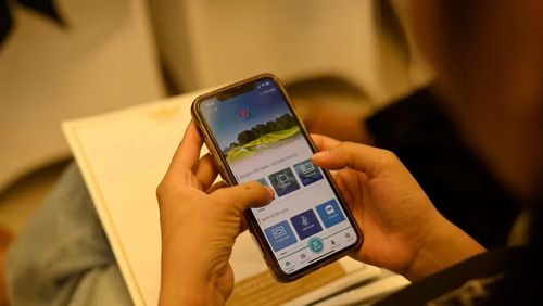 Ứng dụng Du lịch Việt Nam - Vietnam Travel góp phần thúc đẩy phát triển ngành du lịch trong bối cảnh kinh tế số. (Ảnh: TTXVN)