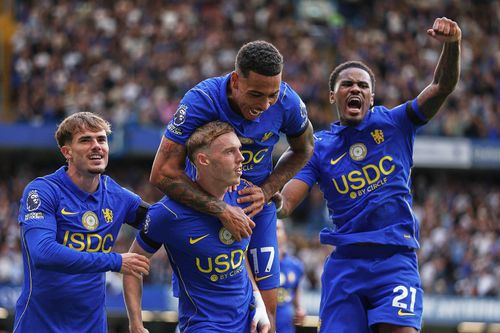  Các cầu thủ Chelsea mừng bàn thắng vào lưới Brighton. Ảnh: AP 
