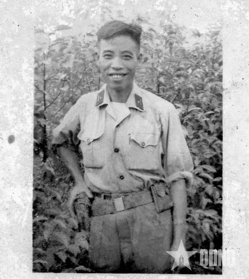 Di ảnh liệt sĩ Bùi Văn Lét.