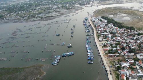 Toàn cảnh khu neo đậu.