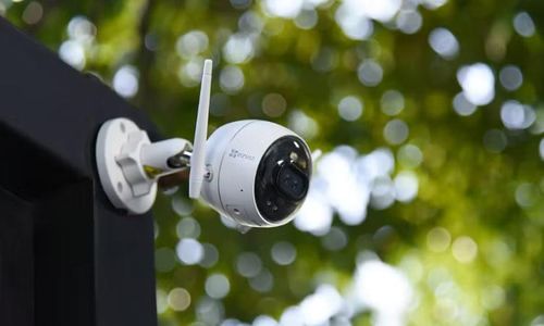 Camera ngoài trời cần được đặt ở vị trí khó tiếp cận nhưng không bị gờ tường hoặc vật cản ảnh hưởng đến góc quan sát.
