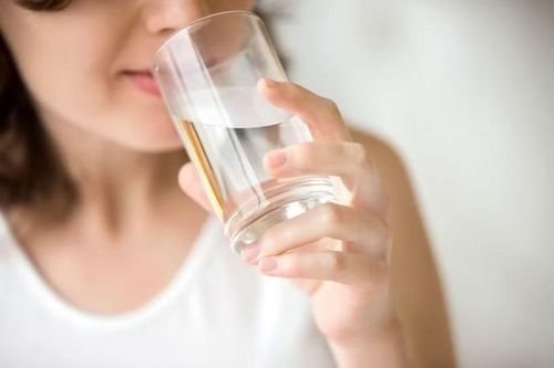 Thường xuyên khát nước vào ban đêm có thể là dấu hiệu của bệnh lý - Ảnh minh họa nguồn Internet