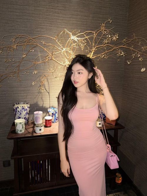 Dù được kỳ vọng bước chân vào showbiz, Lọ Lem hiện vẫn ưu tiên việc học. Cô đang là sinh viên năm 3 tại một trường đại học quốc tế ở TP HCM và tập trung phát triển bản thân. Ảnh: FB Mai Thảo Linh