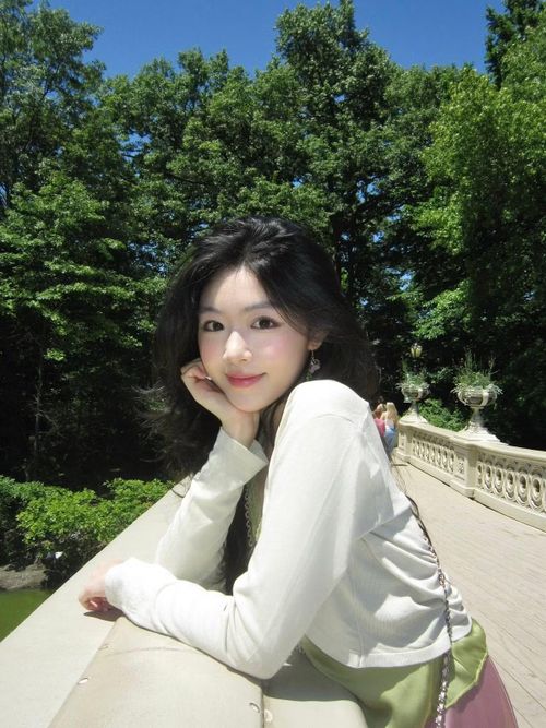 Mỗi khi xuất hiện trong những bộ ảnh mới, con gái Quyền Linh thường nhận được nhiều lời khen về nhan sắc. Không ít người hâm mộ còn để lại bình luận “xin vía” bởi cô vừa xinh đẹp, giỏi giang. Ảnh: FB Mai Thảo Linh