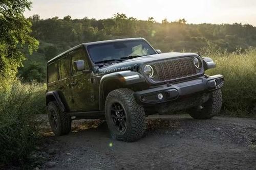 Phiên bản Smoky Mountain có mức giá cao hơn 80 USD quy đổi hơn 2 triệu đồng so với chiếc Wrangler Willys tiêu chuẩn, mang lại sự kết hợp vượt trội giữa thiết kế khác biệt, hiệu suất và tính độc quyền cho cộng đồng sở hữu xe Jeep.