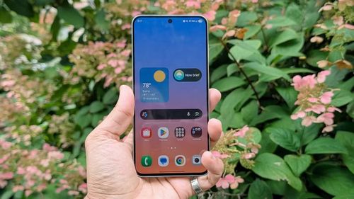 Galaxy S25 FE hướng đến nhóm người dùng muốn trải nghiệm nhiều tính năng cao cấp nhưng không muốn chi quá nhiều cho smartphone.