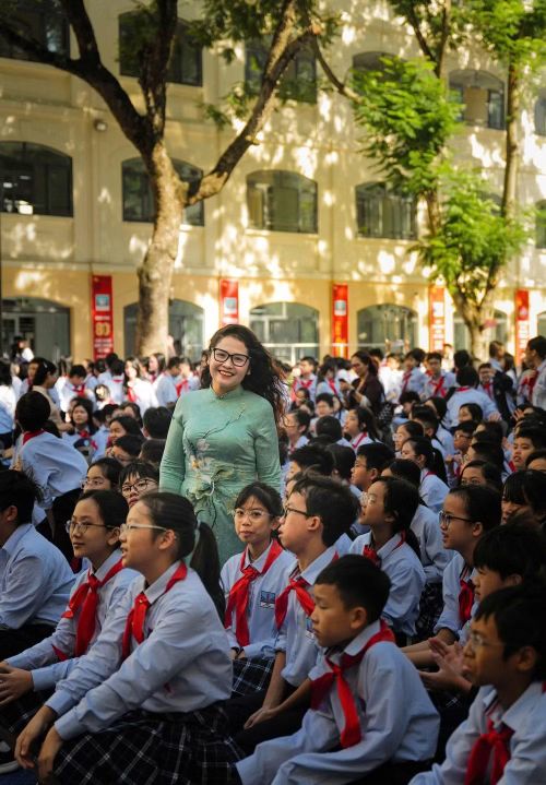Suốt hơn ba thập kỷ, các thế hệ lãnh đạo Trường THCS và THPT Nguyễn Siêu luôn kiên định giữ cái "Vuông" của đạo học Việt trên hành trình mở rộng hội nhập với thế giới. Ảnh: NSS