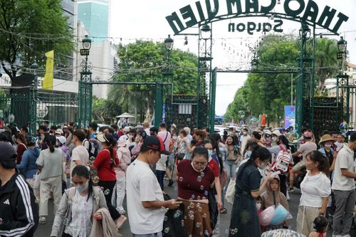 Du khách tham quan Thảo Cầm Viên dịp lễ 2/9