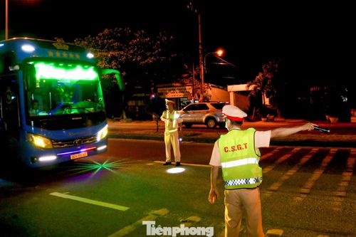 Trạm Cảnh sát giao thông Hòa Phước tăng cường lập chốt, kiểm tra nồng độ cồn, ma túy.
