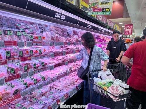 Hàng hóa niêm yết giá, nguồn gốc rõ ràng là một trong những điểm thu hút khách.