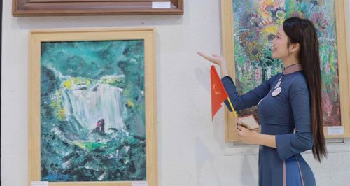“Là thế hệ trẻ, chúng em có cơ hội được sống trong hòa bình và có nhiều điều kiện để học tập, phát triển. Em cảm nhận rõ hơn trách nhiệm của người trẻ trong việc trân trọng và tiếp nối giá trị lịch sử, văn hóa dân tộc”, thí sinh Nguyễn Hải Yến nói.