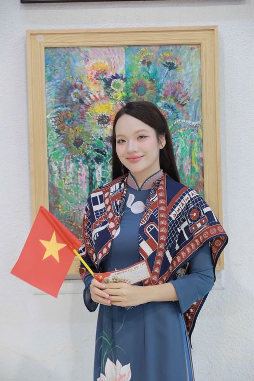  Trong hành trình Hoa hậu Việt Nam 2026, những trải nghiệm này giúp 53 cô gái có thêm vốn sống và hiểu biết về đất nước - một phần quan trọng bên cạnh việc rèn luyện hình thể, kỹ năng trình diễn và ứng xử để chuẩn bị cho các vòng thi tiếp theo. 