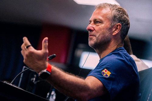 Flick phản ứng với Mourinho. Ảnh: FCB