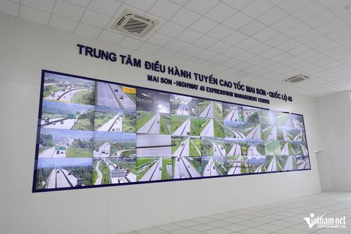 Hình ảnh tài xế không giữ khoảng cách được camera trên tuyến ghi lại. Ảnh: Đình Hiếu
