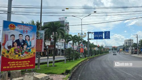 Đối với một đô thị đang từng ngày phát triển, diện mạo thành phố trong những ngày lễ lớn cũng là hình ảnh phản ánh tinh thần đoàn kết, đồng lòng của người dân. Từ các cơ quan, đơn vị đến từng gia đình, mọi người cùng góp sức tạo nên không khí trang trọng, vui tươi chào mừng Quốc khánh.