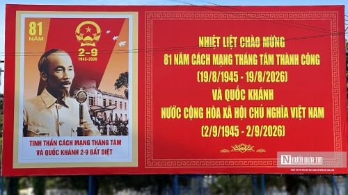 Pano cổ động chào mừng 81 năm Quốc khánh 2/9 được trang trí nổi bật trên các tuyến đường tại Tp.Đồng Nai 