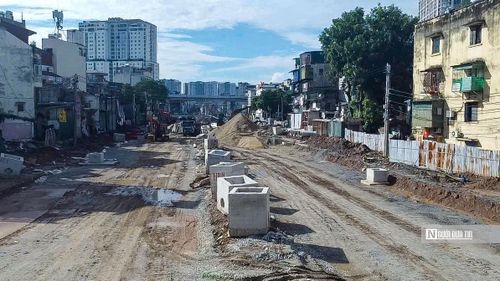 Theo Phó Tổng Giám đốc Công ty Cổ phần Đầu tư phát triển quốc gia, các hạng mục thoát nước mưa và phần nền đường cơ bản đã hoàn thành. Giai đoạn hiện nay, nhà thầu tập trung hoàn thiện mặt đường và vỉa hè.