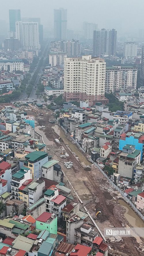 Trong ảnh là công trường thi công đường Vành đai 2,5 đoạn Vũ Phạm Hàm đến Trần Duy Hưng.
