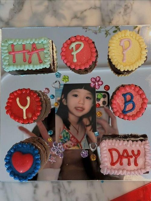 Bức ảnh thời thơ ấu của Jang Won Young. Ảnh: IGNV