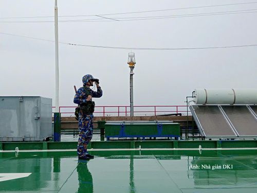 Quan sát, phát hiện mục tiêu tại Nhà giàn DK1/9.