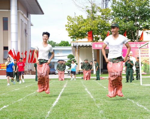 Vận động viên lực lượng vũ trang tỉnh thi đấu các bộ môn.