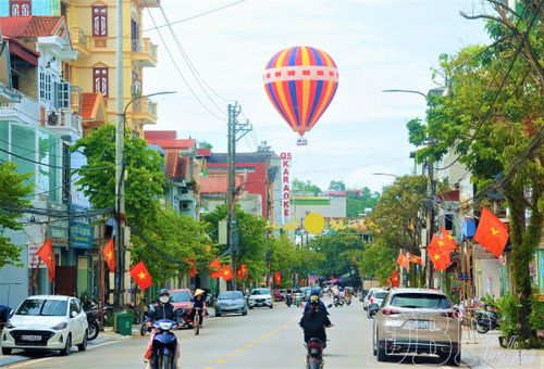 Điện Biên rực rỡ sắc màu dịp nghỉ lễ.
