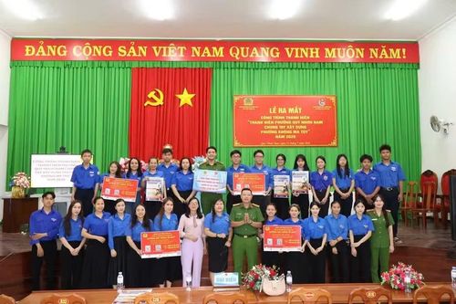  “Hỗ trợ, giúp đỡ người lầm lỡ tái hòa nhập cộng đồng, không kỳ thị, phân biệt đối xử” là một trong những nội dung của công trình “Thanh niên phường Quy Nhơn Nam chung tay xây dựng phường không ma túy”, do Đoàn phường Quy Nhơn Nam phối hợp Chi đoàn Công an phường thực hiện. Ảnh: ĐVCC 