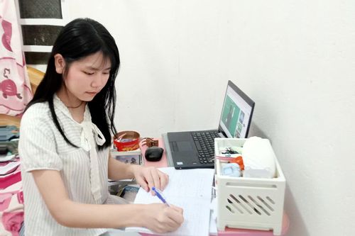Em Lương Thị Thùy Trang, học sinh Trường Phổ thông Dân tộc nội trú THCS - THPT tỉnh Lâm Đồng